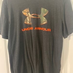 Size L Under Armor Tee